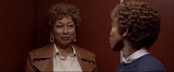 Movie still from “Whitney Houston: I Wanna Dance with Somebody” (2022), directed by Kasi Lemmons – A woman standing next to another woman in front of a mirror; Close Up shot, Over the shoulder angle