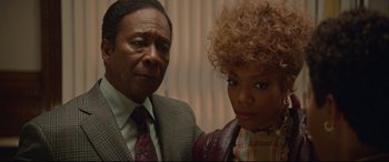 Movie still from “Whitney Houston: I Wanna Dance with Somebody” (2022), directed by Kasi Lemmons – A man and a woman standing next to each other; Close Up shot, Over the shoulder angle