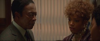 Movie still from “Whitney Houston: I Wanna Dance with Somebody” (2022), directed by Kasi Lemmons – A man and a woman standing next to each other; Close Up shot, Over the shoulder angle