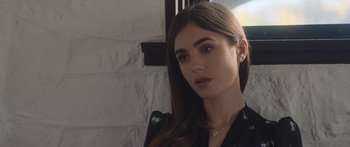 Movie still from “Windfall” (2022), directed by Charlie McDowell – A person with long hair; Close Up shot, Over the shoulder angle