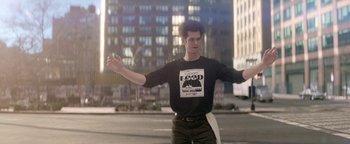 Movie still from “tick, tick... BOOM!” (2021), directed by Lin-Manuel Miranda – A man in a black shirt is standing in the middle of the street; Medium shot, Low angle