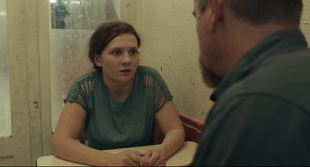 Movie still from “Stillwater” (2021), directed by Tom McCarthy – A woman sitting in front of a man in a restaurant; Close Up shot, Over the shoulder angle