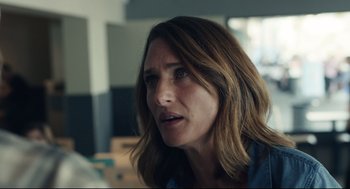 Movie still from “Stillwater” (2021), directed by Tom McCarthy – A person with long brown hair; Close Up shot, Over the shoulder angle