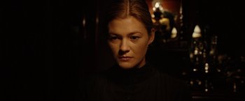 Movie still from “The Assassination of Jesse James by the Coward Robert Ford” (2007), directed by Andrew Dominik – A person wearing a black shirt; Close Up shot, Over the shoulder angle