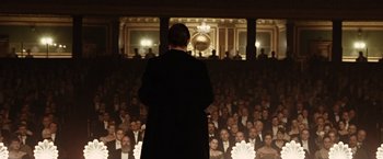 Movie still from “The Assassination of Jesse James by the Coward Robert Ford” (2007), directed by Andrew Dominik – A man standing in front of a crowd of people; Wide shot, Over the shoulder angle