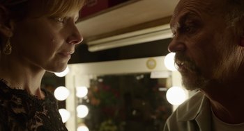 Movie still from “Birdman or (The Unexpected Virtue of Ignorance)” (2014), directed by Alejandro G. Iñárritu – A man and a woman face to face in front of lights; Close Up shot, Over the shoulder angle