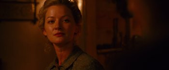 Movie still from “3:10 to Yuma” (2007), directed by James Mangold – A woman in a green shirt is looking at the camera; Close Up shot, Over the shoulder angle