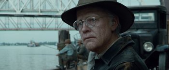 Movie still from “The Curious Case of Benjamin Button” (2008), directed by David Fincher – An older man wearing glasses and a hat; Close Up shot, Low angle