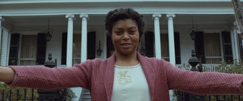 Movie still from “The Curious Case of Benjamin Button” (2008), directed by David Fincher – A woman standing in front of a white building with columns; Medium shot, Low angle