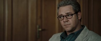 Movie still from “Body of Lies” (2008), directed by Ridley Scott – Close Up shot, Over the shoulder angle