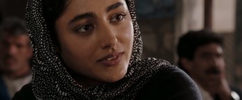 Movie still from “Body of Lies” (2008), directed by Ridley Scott – Close Up shot, Over the shoulder angle