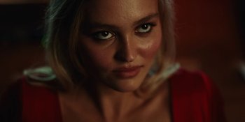 Movie still from “The Idol” (2023), directed by Sam Levinson – A woman's face with green eyes; Close Up shot, Over the shoulder angle