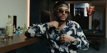 Movie still from “The Idol” (2023), directed by Sam Levinson – A man with a leopard print shirt and a leopard print head band; Medium shot, Low angle