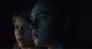 Movie still from “The Lodge” (2019), directed by Severin Fiala – A man with blue eyes is looking into the distance; Close Up shot, Low angle