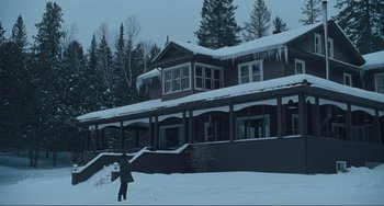 Movie still from “The Lodge” (2019), directed by Severin Fiala – Extreme Wide shot, Low angle