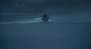 Movie still from “The Lodge” (2019), directed by Severin Fiala – Extreme Wide shot, Low angle
