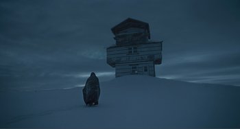 Movie still from “The Lodge” (2019), directed by Severin Fiala – Extreme Wide shot, Low angle