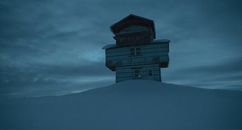 Movie still from “The Lodge” (2019), directed by Severin Fiala – Extreme Wide shot, Low angle