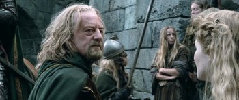 Movie still from “The Lord of the Rings: The Two Towers” (2002), directed by Peter Jackson – A group of people standing next to each other; Medium shot, Over the shoulder angle