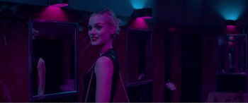 Movie still from “The Neon Demon” (2016), directed by Nicolas Winding Refn – Medium shot, Over the shoulder angle