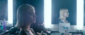 Movie still from “The Neon Demon” (2016), directed by Nicolas Winding Refn – Close Up shot, Over the shoulder angle