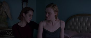 Movie still from “The Neon Demon” (2016), directed by Nicolas Winding Refn – Close Up shot, Over the shoulder angle