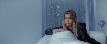 Movie still from “The Neon Demon” (2016), directed by Nicolas Winding Refn – Close Up shot, Over the shoulder angle