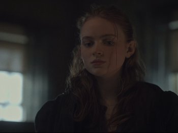 Movie still from “The Whale” (2022), directed by Darren Aronofsky – A woman with long red hair is looking into the distance; Close Up shot, Over the shoulder angle