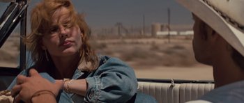 Movie still from “Thelma & Louise” (1991), directed by Ridley Scott – A woman sitting in the back of a truck; Medium shot, Over the shoulder angle