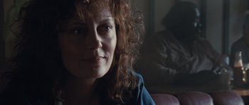 Movie still from “Thelma & Louise” (1991), directed by Ridley Scott – A person with curly red hair; Close Up shot, Over the shoulder angle