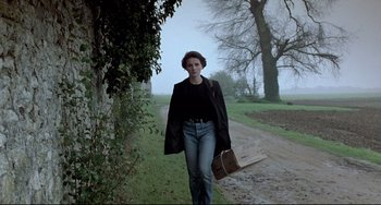 Movie still from “Three Colors: Blue” (1993), directed by Krzysztof Kieslowski – Medium shot, Low angle