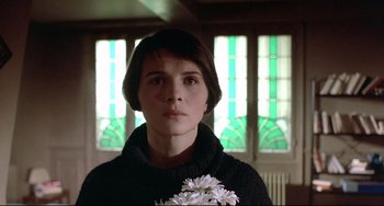 Movie still from “Three Colors: Blue” (1993), directed by Krzysztof Kieslowski – Close Up shot, Low angle