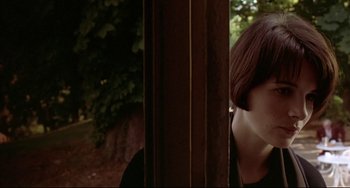 Movie still from “Three Colors: Blue” (1993), directed by Krzysztof Kieslowski – Close Up shot, Over the shoulder angle