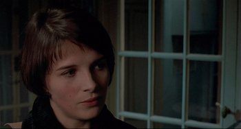 Movie still from “Three Colors: Blue” (1993), directed by Krzysztof Kieslowski – Close Up shot, Over the shoulder angle