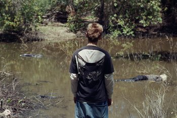 Movie still from “The Kid Laroi - Bleed” (2023), directed by Ramez Silyan – Wide shot, High angle