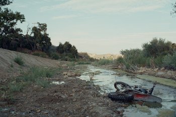 Movie still from “The Kid Laroi - Bleed” (2023), directed by Ramez Silyan – Extreme Wide shot, High angle