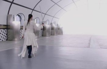 Movie still from “Björk, Rosalía - Oral” (2023), directed by Carlota Guerrero – Wide shot, Low angle