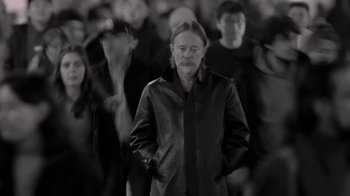 Movie still from “The Smile - Wall Of Eyes” (2023), directed by Paul Thomas Anderson – Medium shot, Low angle