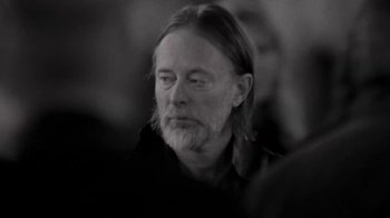 Movie still from “The Smile - Wall Of Eyes” (2023), directed by Paul Thomas Anderson – Close Up shot, Low angle