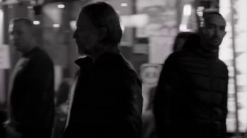 Movie still from “The Smile - Wall Of Eyes” (2023), directed by Paul Thomas Anderson – Medium shot, Low angle