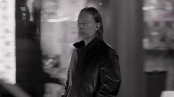 Movie still from “The Smile - Wall Of Eyes” (2023), directed by Paul Thomas Anderson – Medium shot, Over the shoulder angle