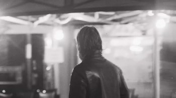 Movie still from “The Smile - Wall Of Eyes” (2023), directed by Paul Thomas Anderson – Medium shot, Over the shoulder angle