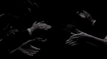 Movie still from “The Smile - Wall Of Eyes” (2023), directed by Paul Thomas Anderson – Medium shot, High angle