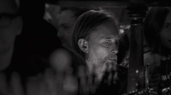 Movie still from “The Smile - Wall Of Eyes” (2023), directed by Paul Thomas Anderson – Close Up shot, Over the shoulder angle