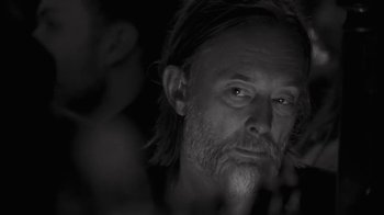 Movie still from “The Smile - Wall Of Eyes” (2023), directed by Paul Thomas Anderson – Close Up shot, Over the shoulder angle