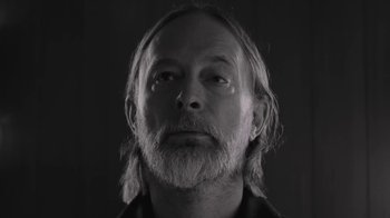 Movie still from “The Smile - Wall Of Eyes” (2023), directed by Paul Thomas Anderson – Close Up shot, Low angle