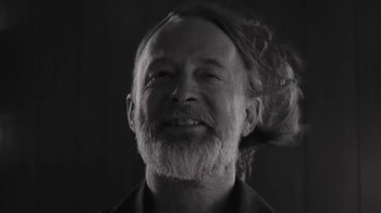 Movie still from “The Smile - Wall Of Eyes” (2023), directed by Paul Thomas Anderson – Close Up shot, Low angle