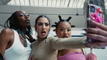 Movie still from “Audrey Nuna - Locket” (2023), directed by Valentin Petit – Medium shot, Low angle