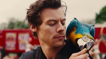 Movie still from “Harry Styles - Daylight” (2023), directed by Tanu Muiño – Close Up shot, Over the shoulder angle