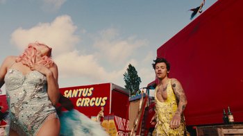 Movie still from “Harry Styles - Daylight” (2023), directed by Tanu Muiño – Extreme Wide shot, Over the shoulder angle
